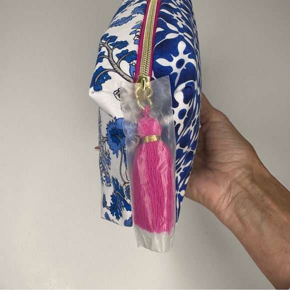 Two Sided Pattern Estée Lauder Makeup Travel Clutch - Picture 3 of 11